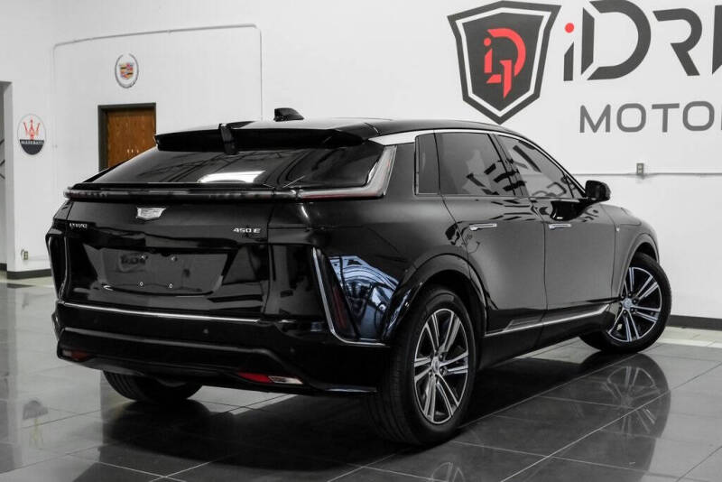 2024 Cadillac LYRIQ Luxury 2