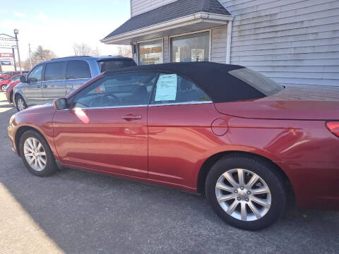 2013 Chrysler 200 for sale at HEDDERICH AUTOMOTIVE in Pana IL