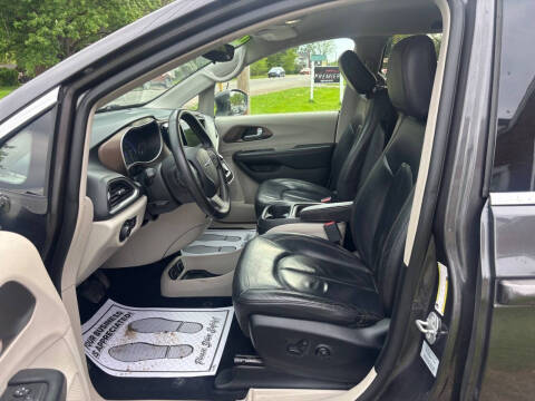 2017 Chrysler Pacifica Touring-L