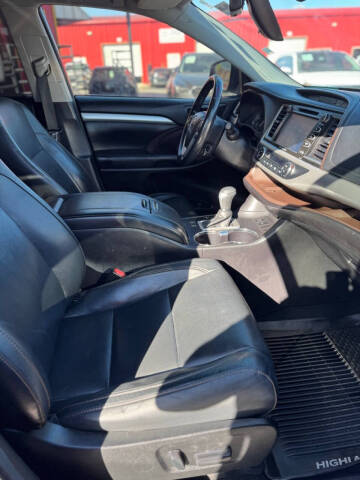 2017 Toyota Highlander SE