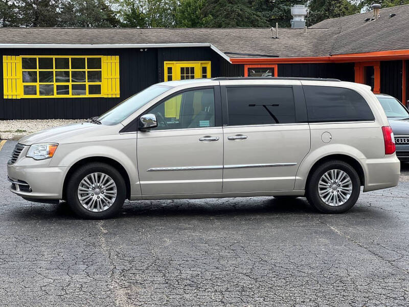 2013 Chrysler Town and Country Touring-L