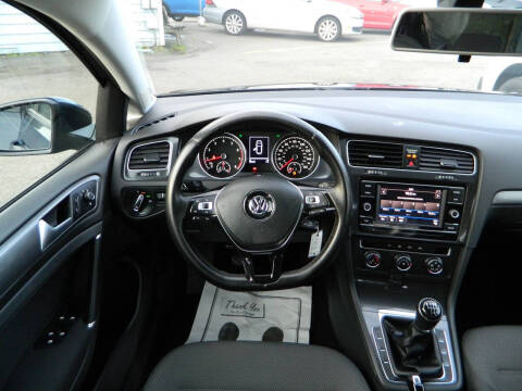 2018 Volkswagen Golf TSI S