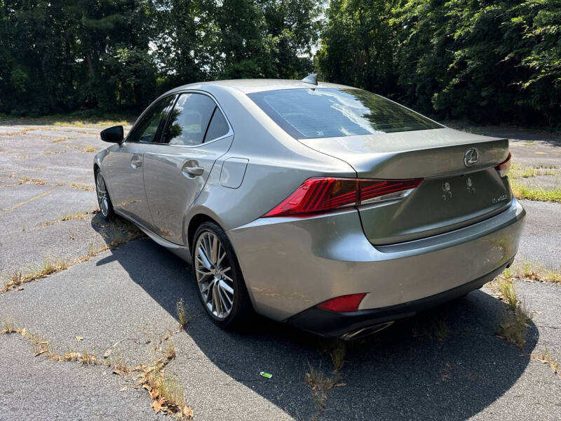 2017 Lexus IS 200t photo 4