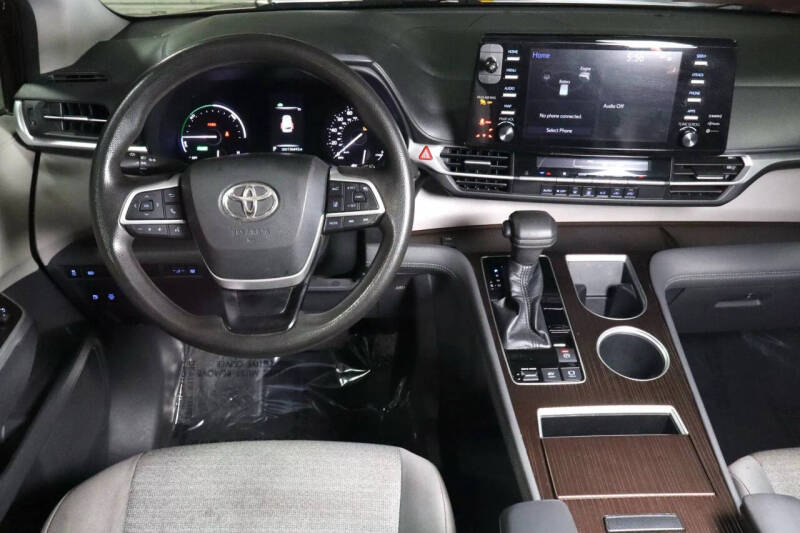 2021 Toyota Sienna LE 8-Passenger