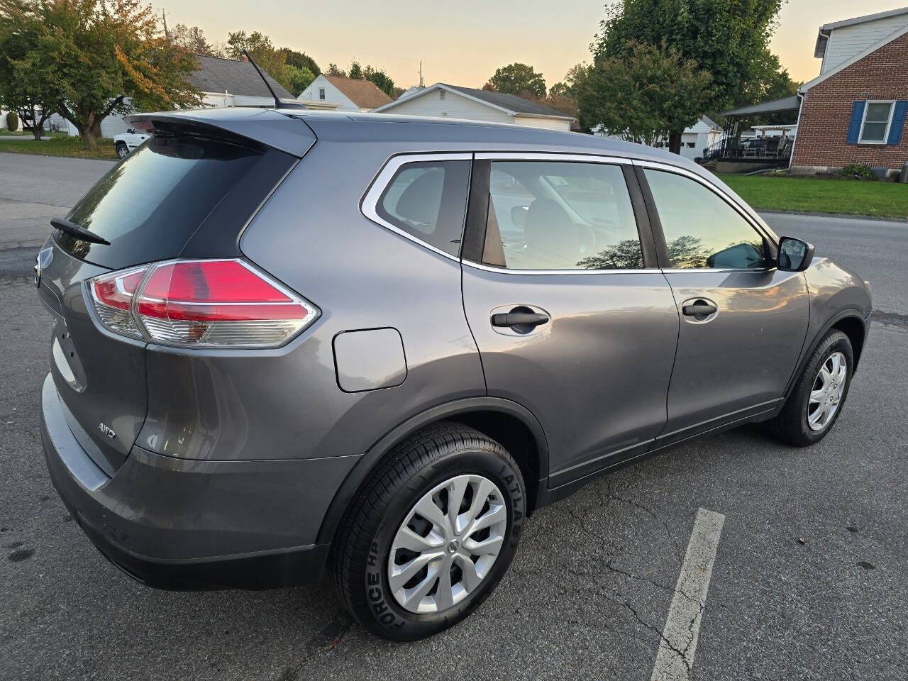 2016 Nissan Rogue for sale at QUEENSGATE AUTO SALES in York, PA