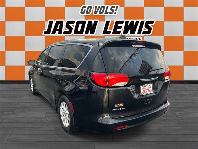 2024 Chrysler Voyager LX