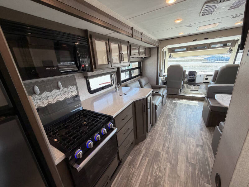 2022 Thor Motor Coach Hurricane 29M