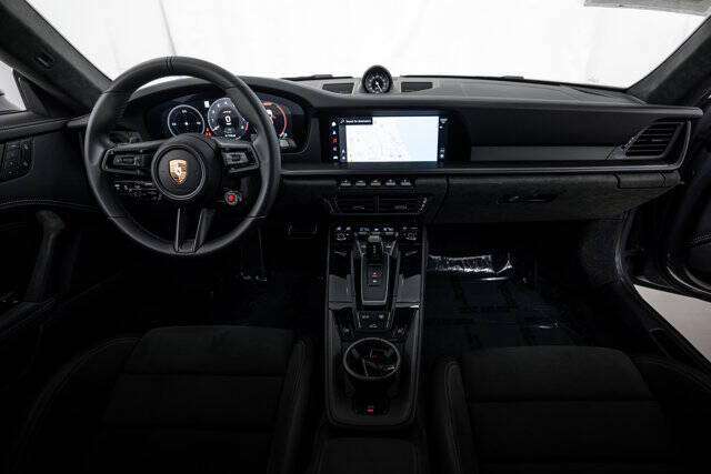 2025 Porsche 911 Carrera 4 GTS