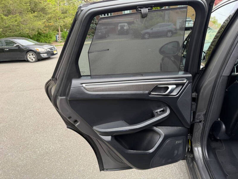 2015 Porsche Macan Turbo
