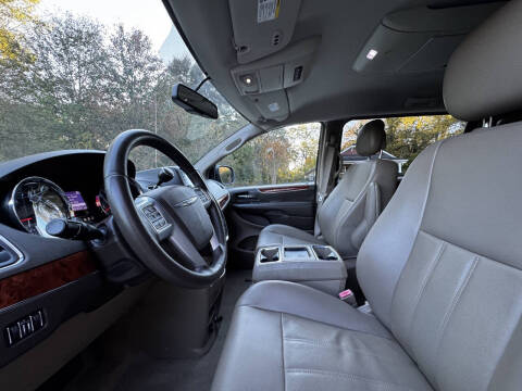 2013 Chrysler Town and Country Touring