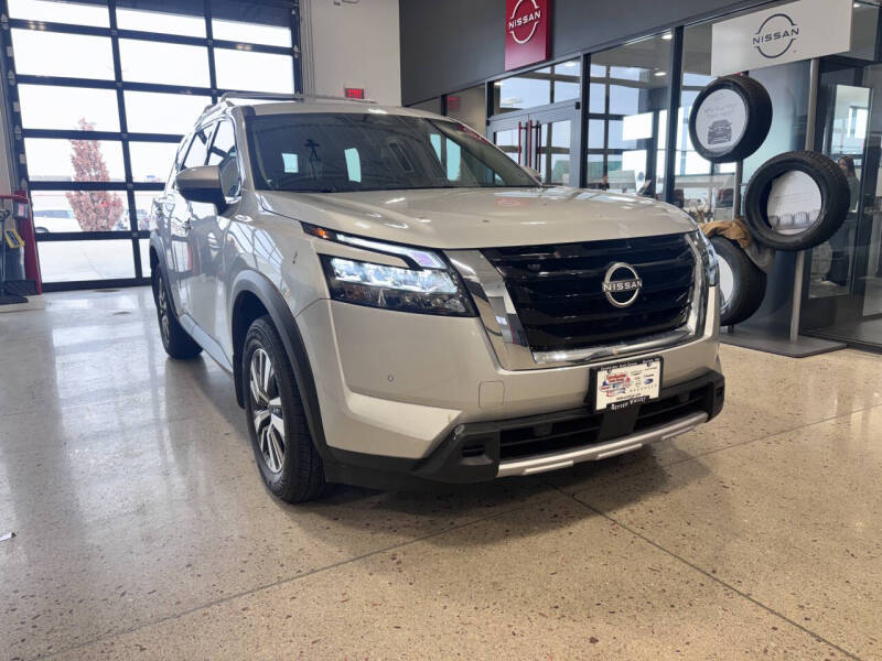 2025 Nissan Pathfinder SL