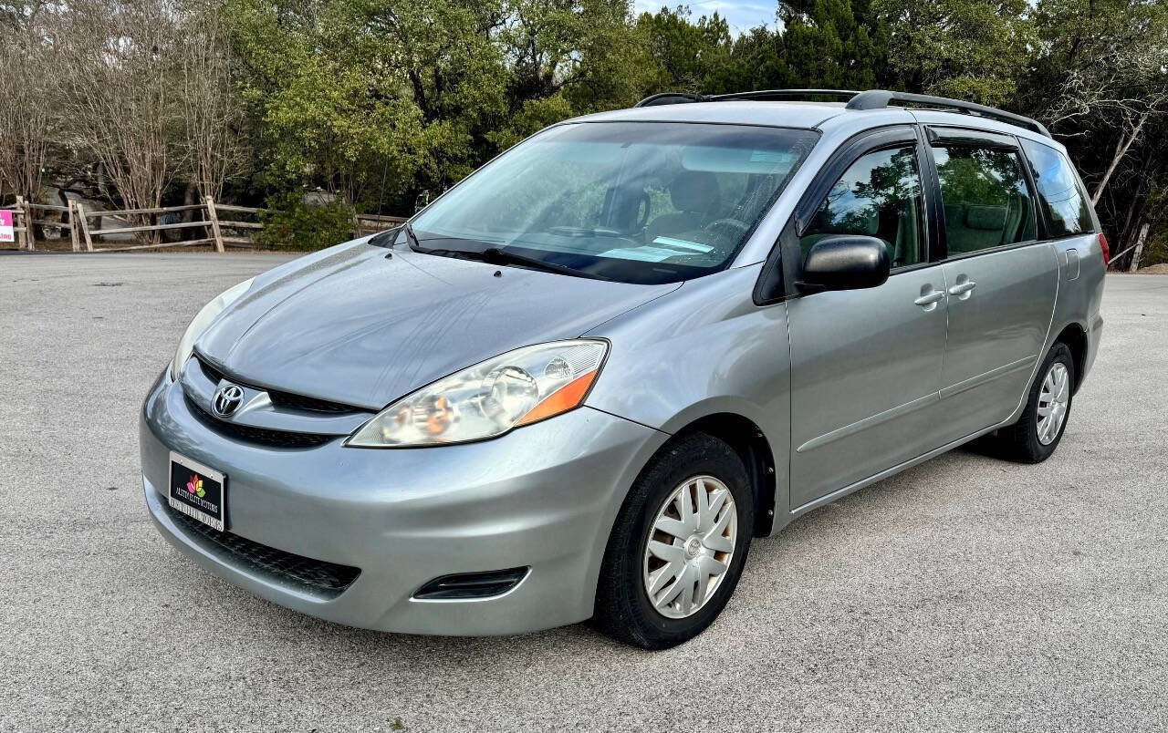 2008 Toyota Sienna LE 8 Passenger