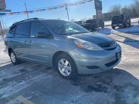 2007 Toyota Sienna for sale at Eagle Auto LLC in Green Bay WI