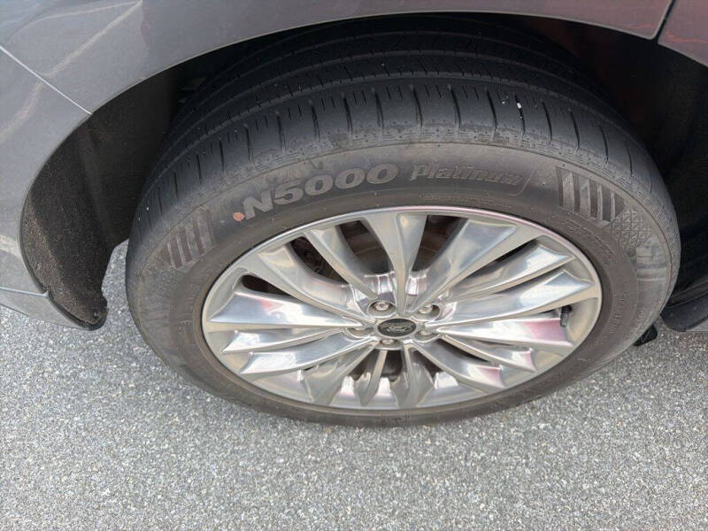 2022 Ford Edge Titanium