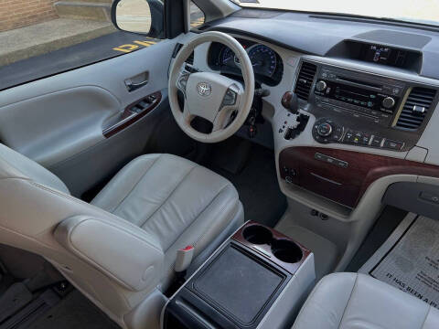 2013 Toyota Sienna XLE 8-Passenger