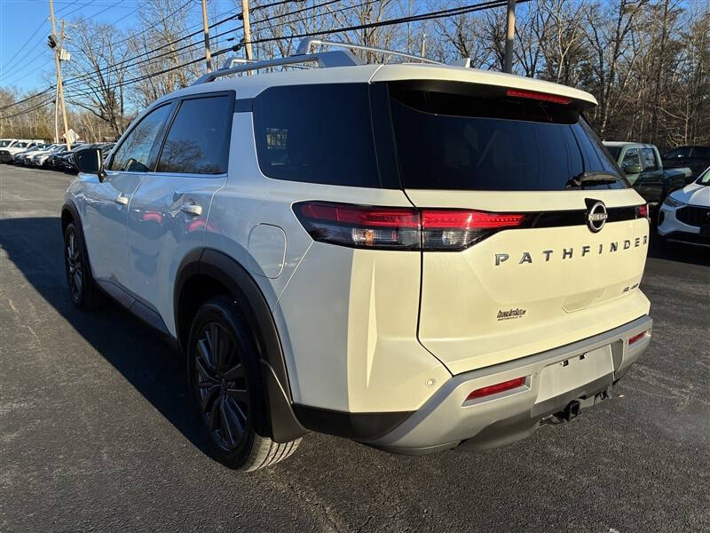 2023 Nissan Pathfinder SL