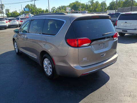 2017 Chrysler Pacifica Touring Plus