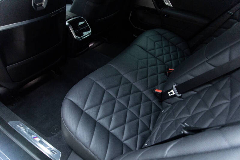 2023 BMW 7 Series 740i