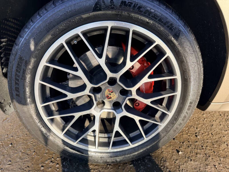 2015 Porsche Macan Turbo