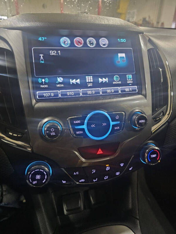 2017 Chevrolet Cruze LT Auto