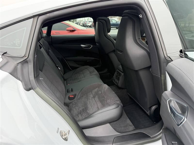 2023 Audi e-tron GT quattro Premium Plus