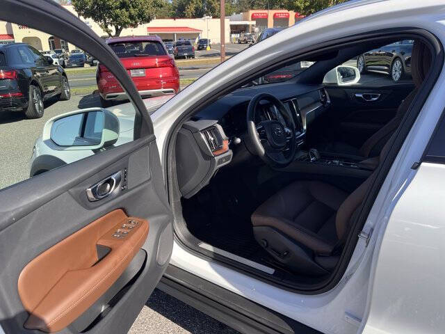 2024 Volvo V60 Cross Country B5 Plus