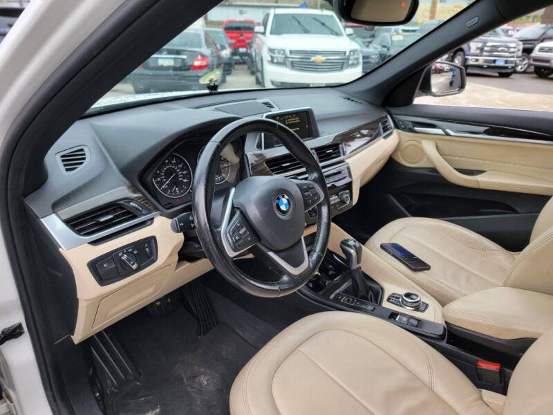 2017 BMW X1 28i photo 9