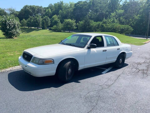 2006 Ford Crown Victoria for sale at FIVE FRIENDS AUTO in Wilmington DE