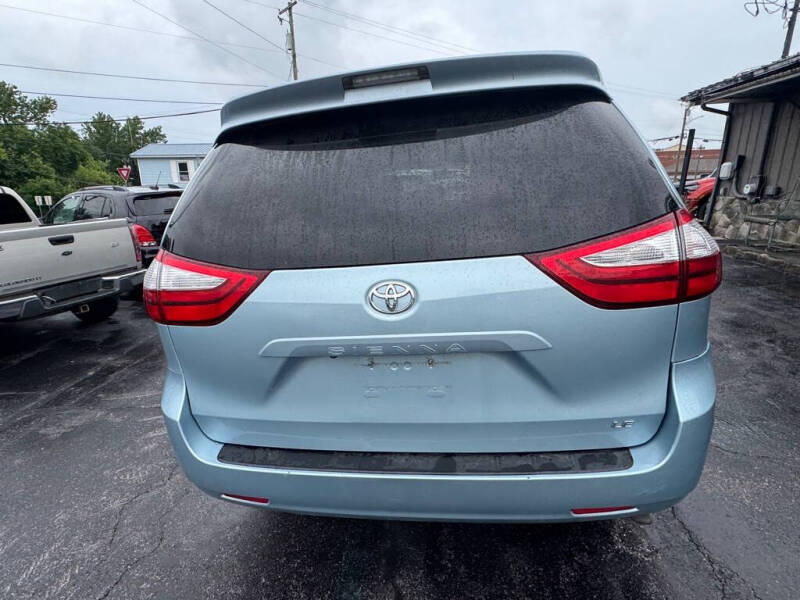 2016 Toyota Sienna LE 8-Passenger