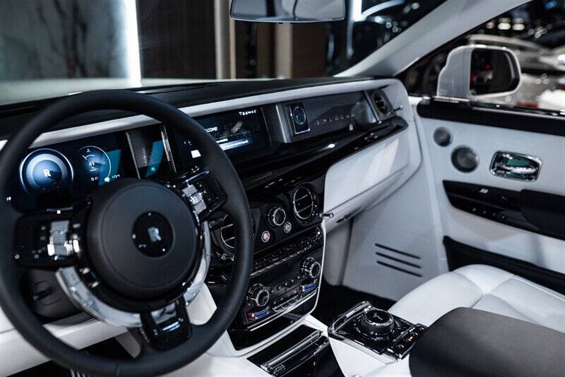 2025 Rolls-Royce Phantom