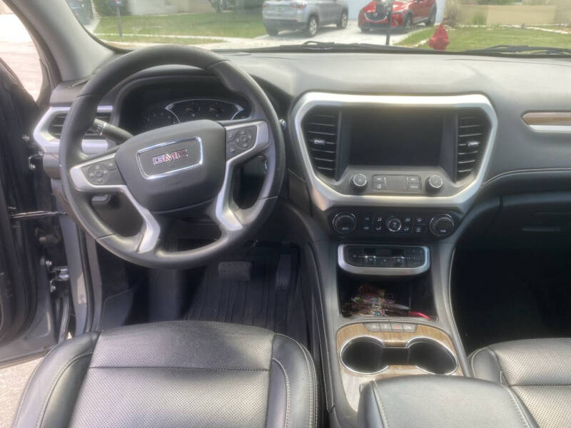 2022 GMC Acadia SLE