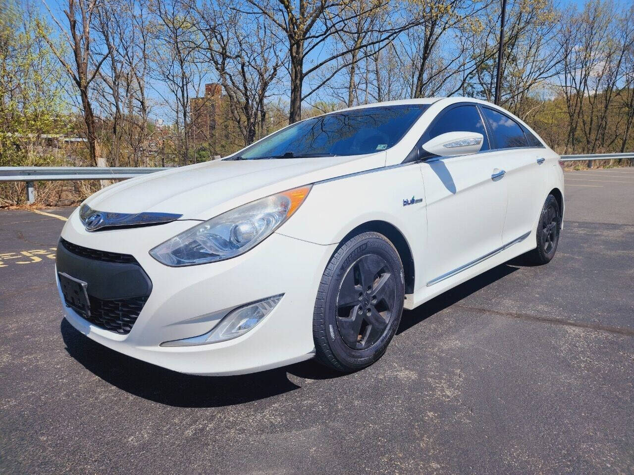 2011 Hyundai SONATA Hybrid for sale at Commonwealth Motors LLC in Moosic, PA