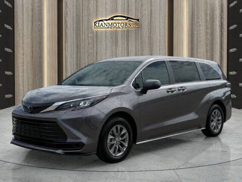 2024 Toyota Sienna LE 8-Passenger