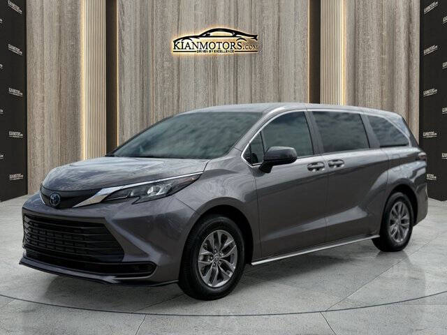 2024 Toyota Sienna LE 8-Passenger