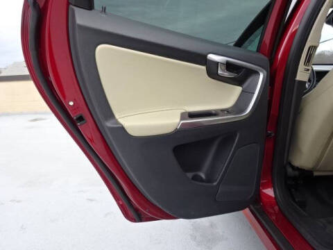 2016 Volvo XC60 T6 Drive-E R-Design Platinum