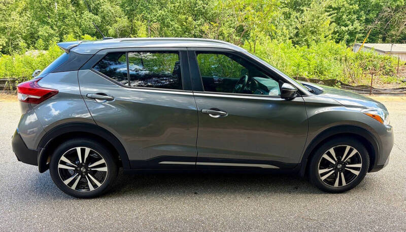 2020 Nissan Kicks SR