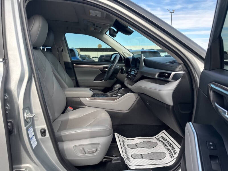 2021 Toyota Highlander Hybrid Platinum