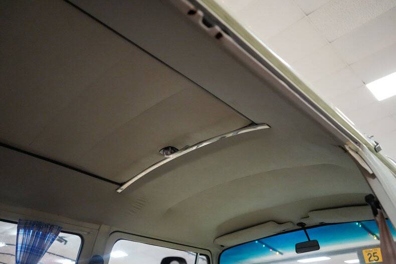 1976 Volkswagen Type 2 Westfalia Camper Bus