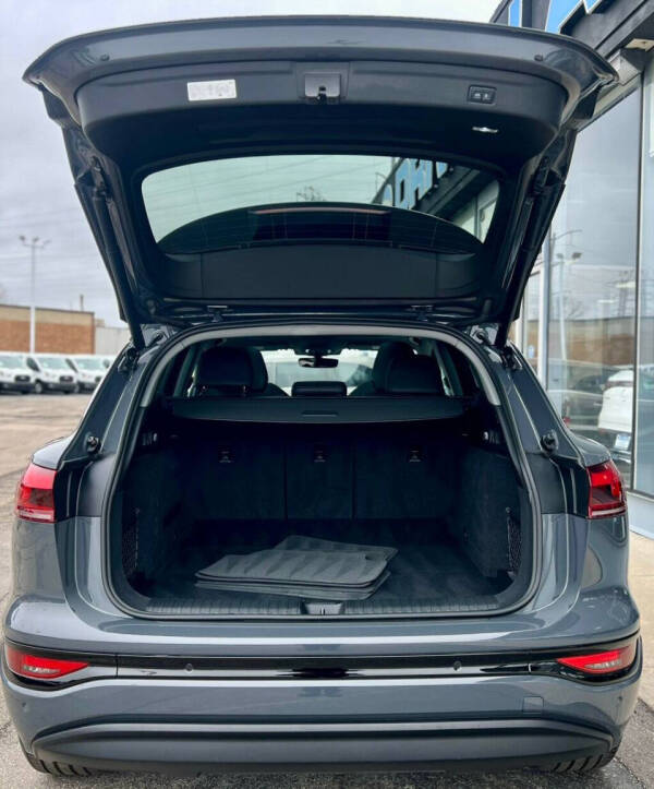 2025 Audi Q6 e-tron quattro Premium Plus