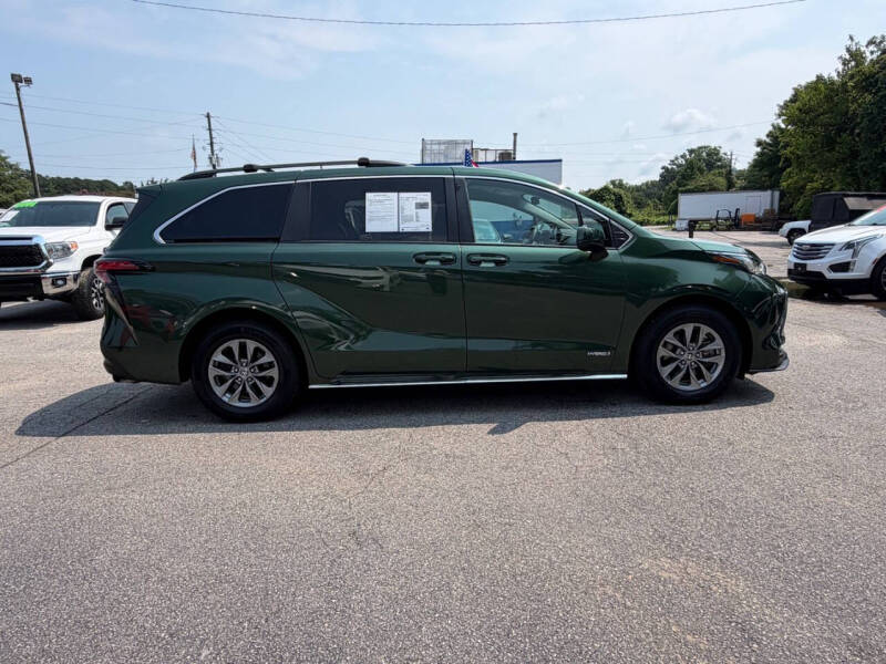 2021 Toyota Sienna LE 8-Passenger