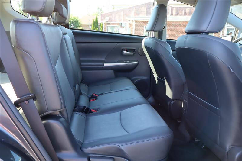 2014 Toyota Prius v Five