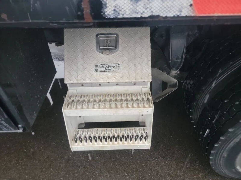 2004 Freightliner M2 106