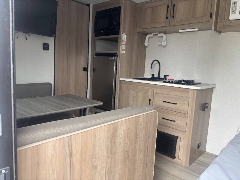2025 Coleman 17R