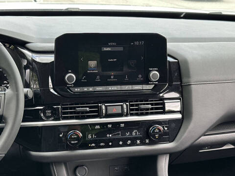 2025 Nissan Pathfinder SV