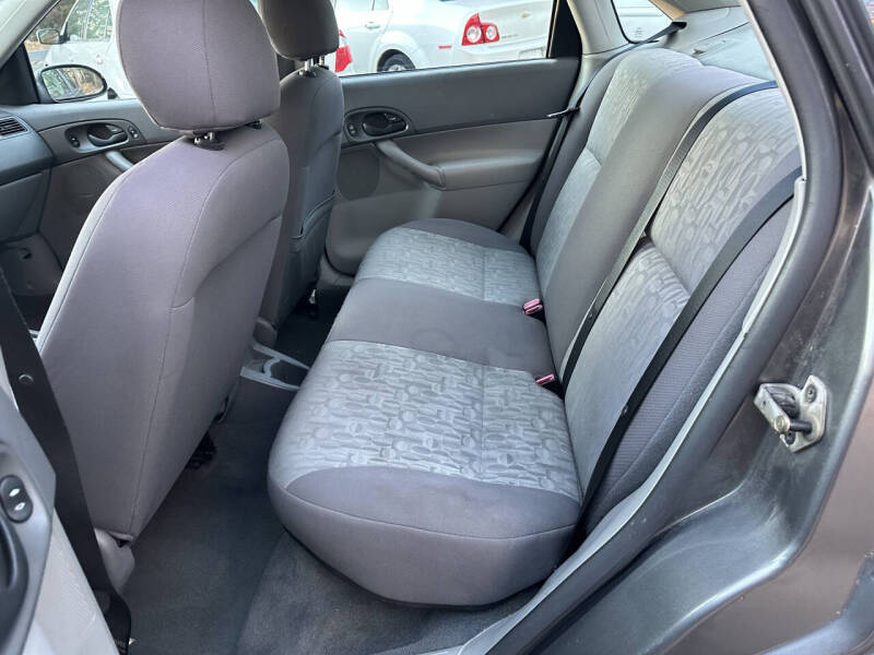 2005 Ford Focus ZX4 SE