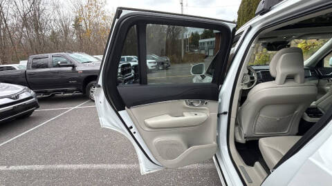 2020 Volvo XC90 T6 Momentum 6-Passenger