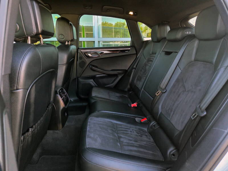 2017 Porsche Macan