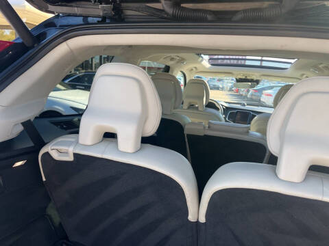 2016 Volvo XC90 T6 Momentum