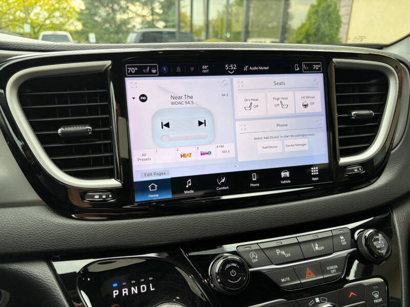 2025 Chrysler Pacifica Select