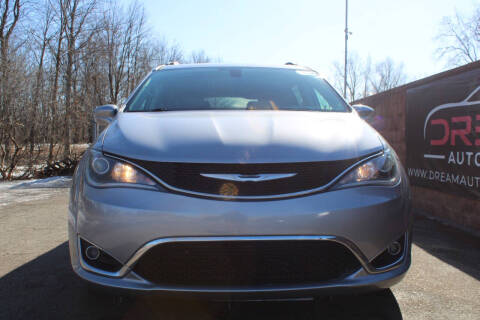 2017 Chrysler Pacifica Touring-L Plus